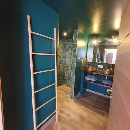 Surf & Sauna House *